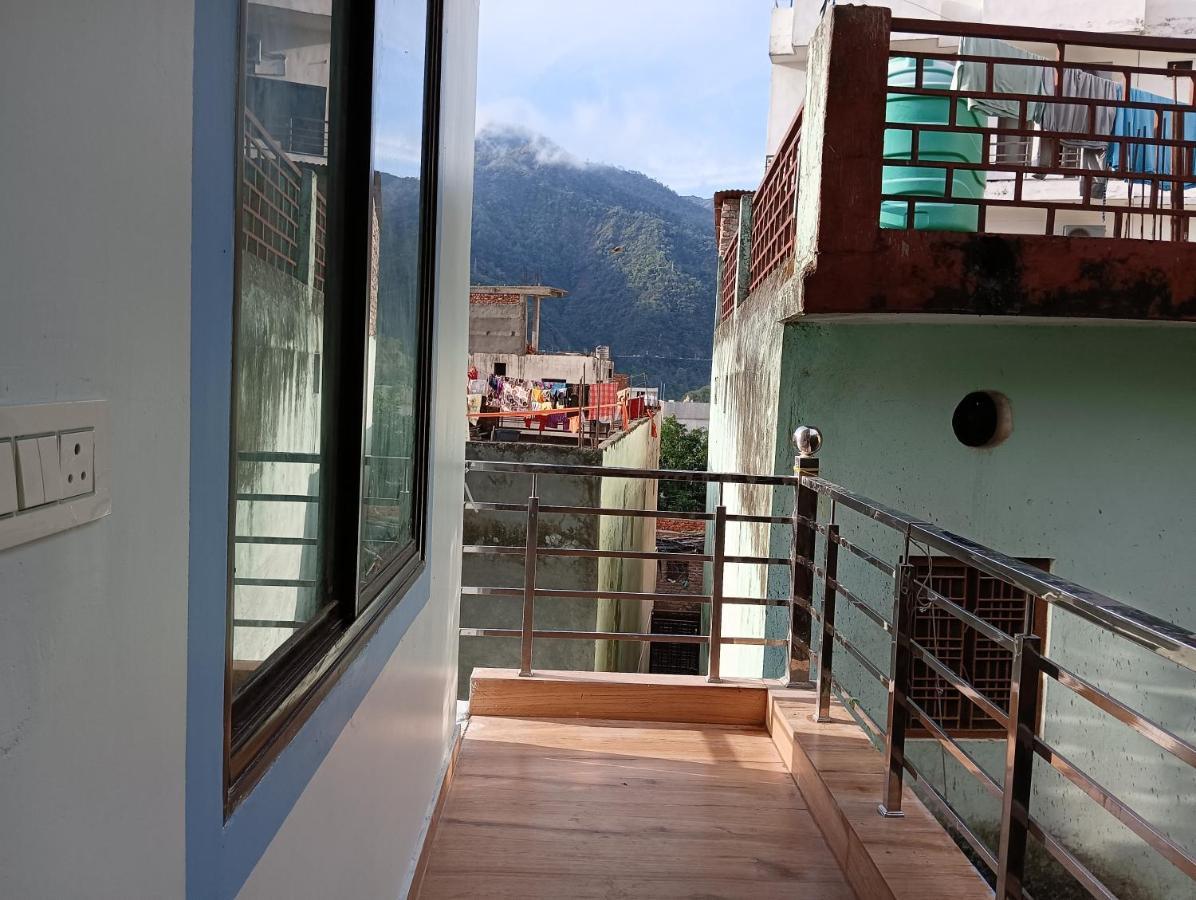 Crescent Moon Homestay Rishīkesh Екстериор снимка