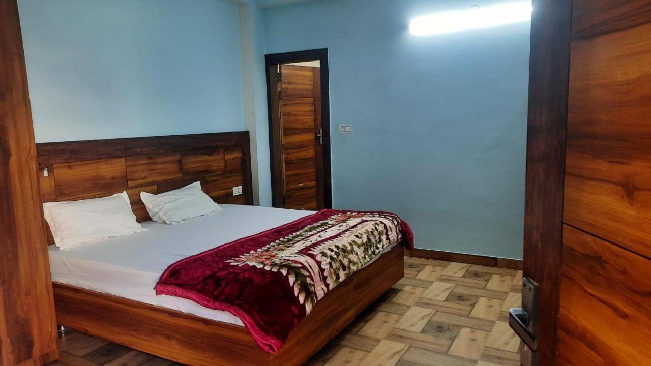 Crescent Moon Homestay Rishīkesh Екстериор снимка