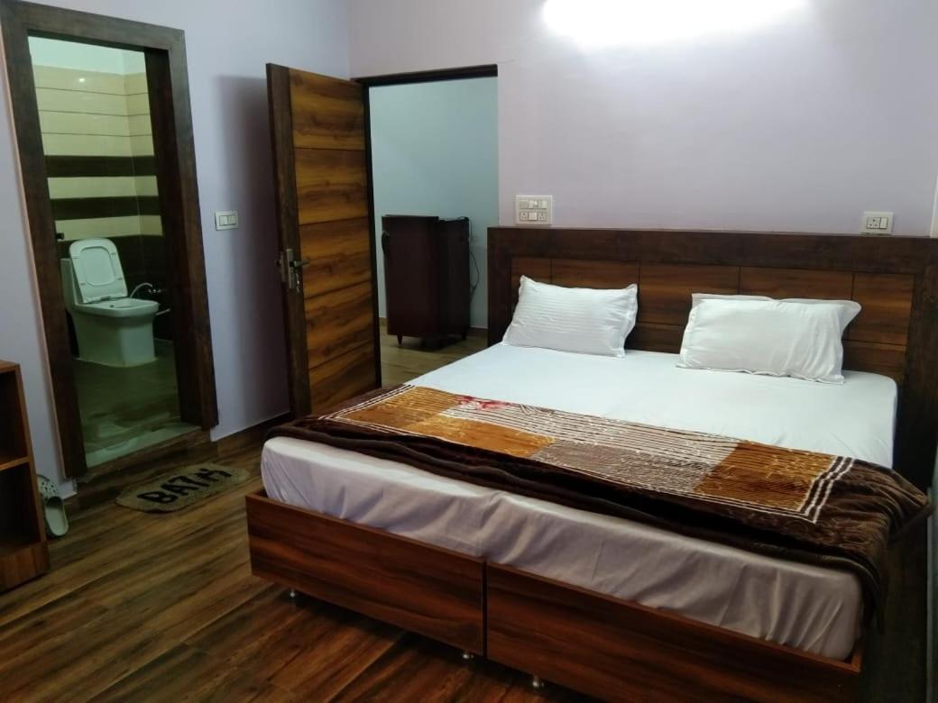Crescent Moon Homestay Rishīkesh Екстериор снимка